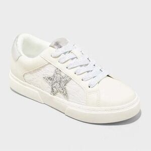 Art Class Kaitlyn Court Sneakers Silver White Size 2 New With Tags